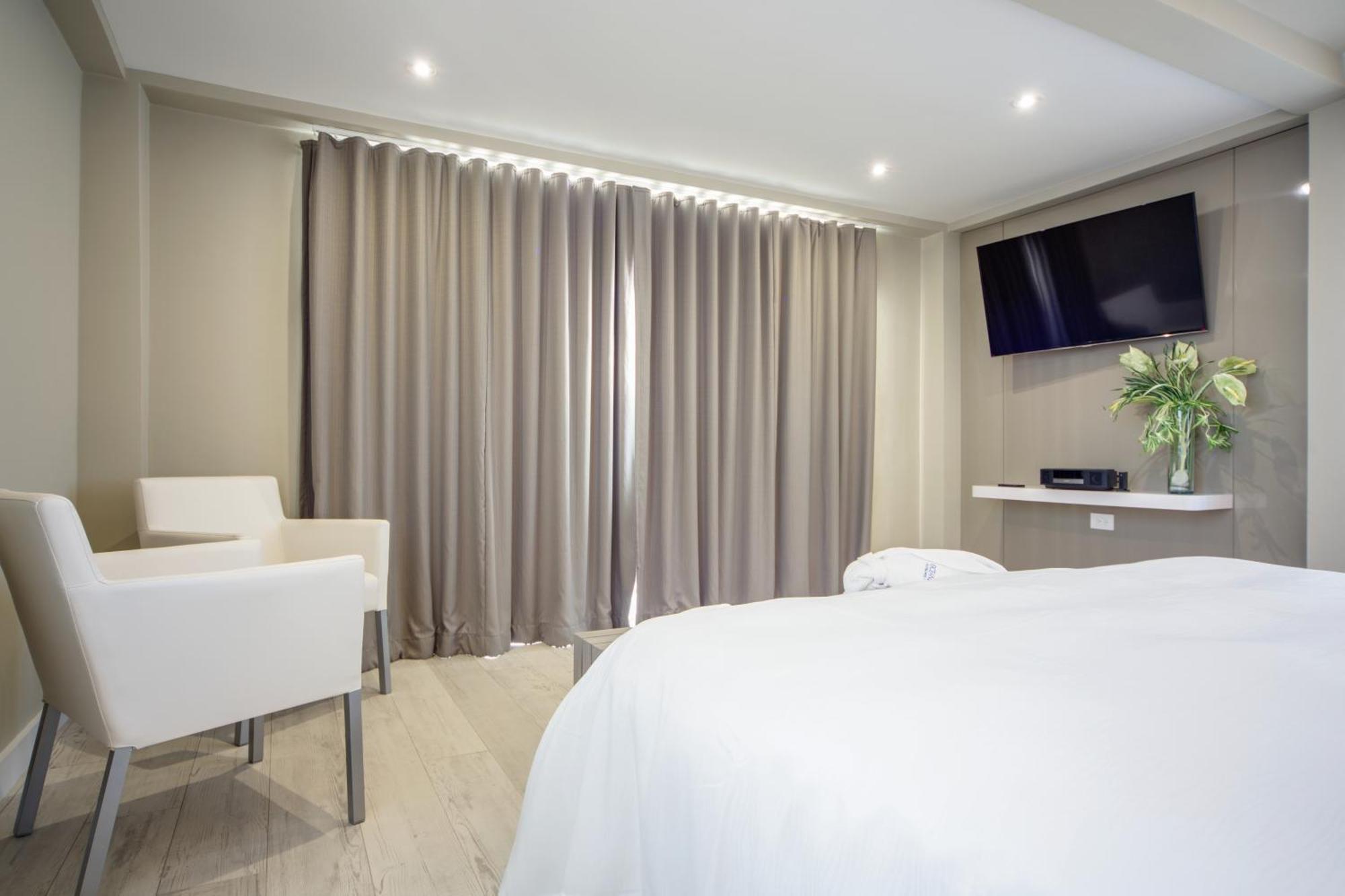 Ocean Z Boutique Hotel Palm Beach Bagian luar foto