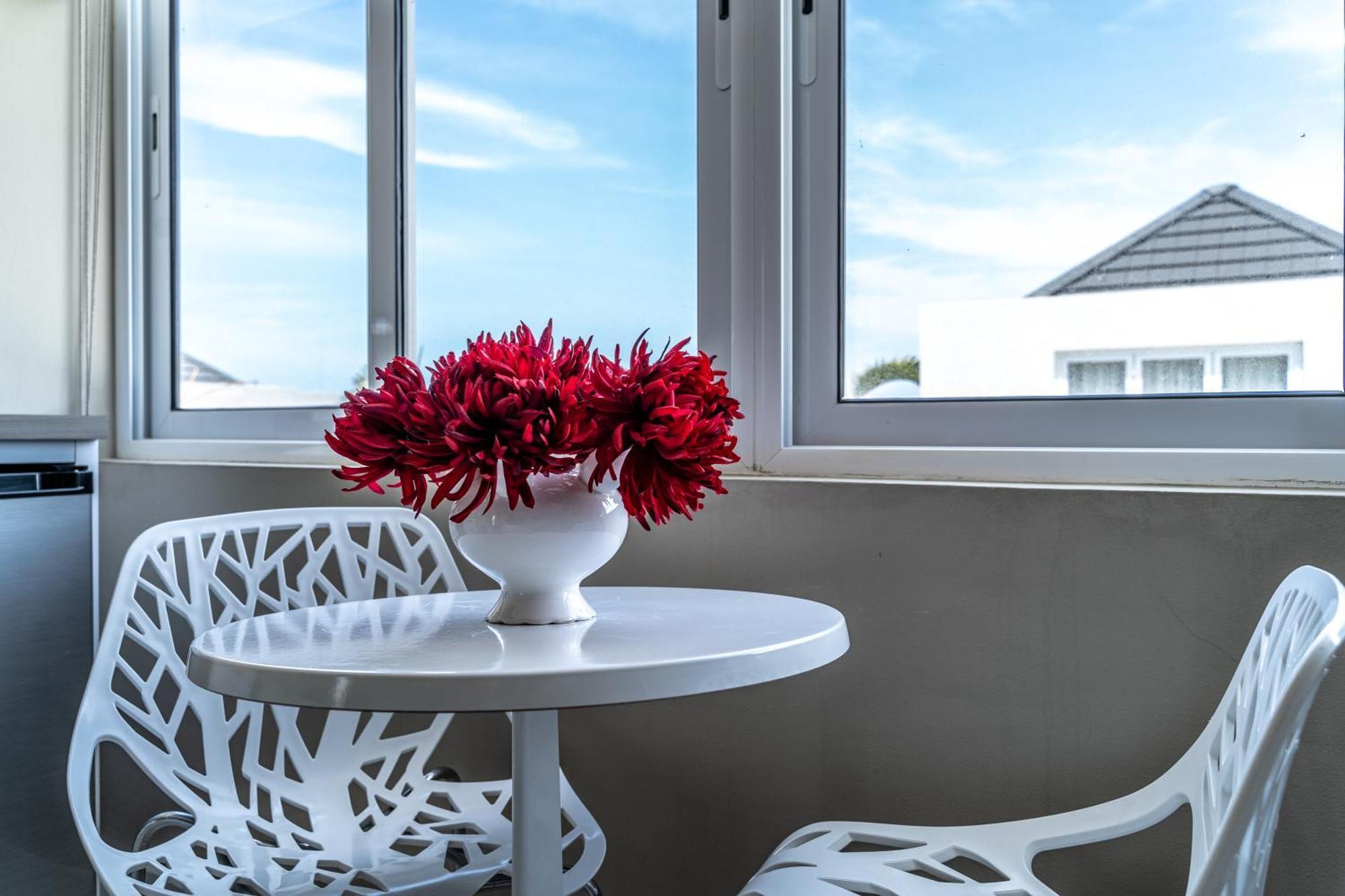 Ocean Z Boutique Hotel Palm Beach Bagian luar foto