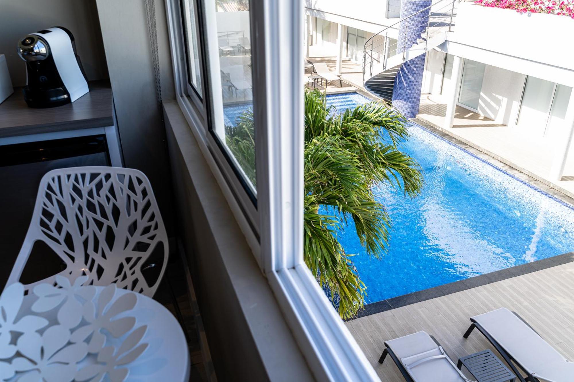 Ocean Z Boutique Hotel Palm Beach Bagian luar foto